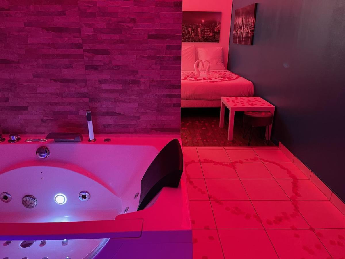 Spa Enzo Appartement Avec Jacuzzi Privatif Лион Экстерьер фото